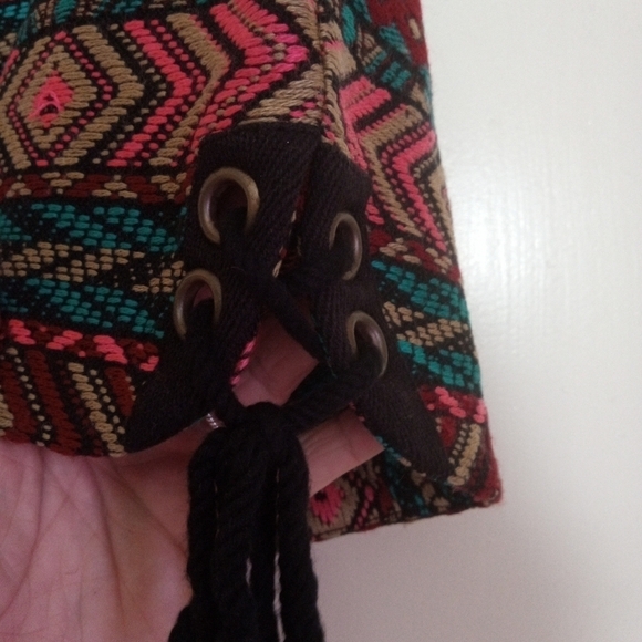 Ecote ethnic tapestry high waisted form fitting shorts women size 10 EUC - Picture 4 of 10